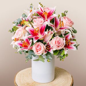 Cilindro lirios y rosas